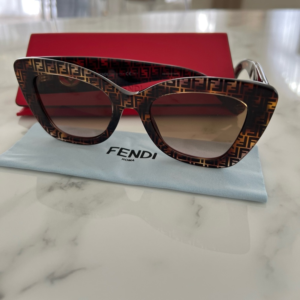 FENDI cat eye-frame printed tortoiseshell acetate sunglasses